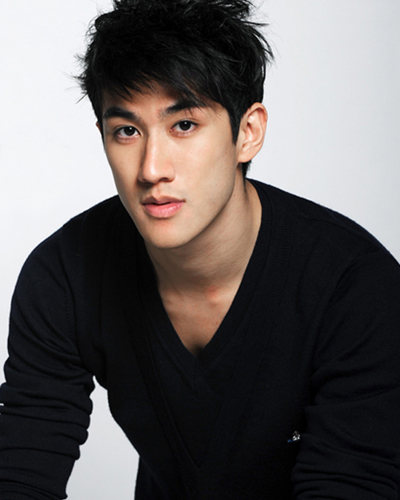 李治廷