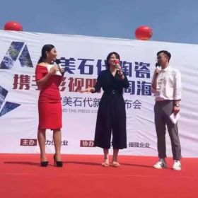 周海媚空降淄博陶博會(huì)現(xiàn)場(chǎng)！