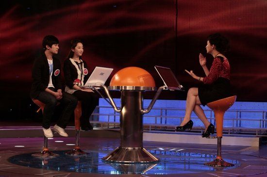 楊洋、蔣夢婕同臺斗舞 面對王小丫大膽接招(圖)