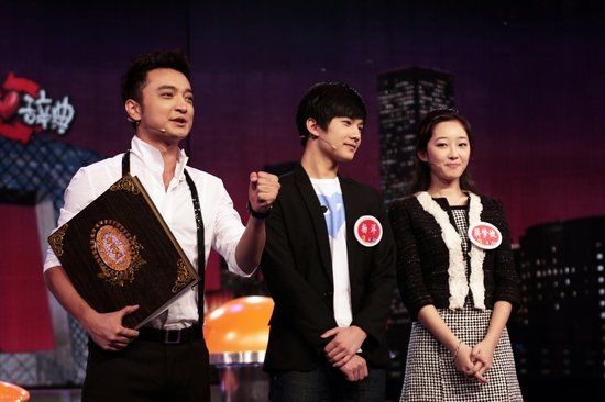 楊洋、蔣夢婕同臺斗舞 面對王小丫大膽接招(圖)